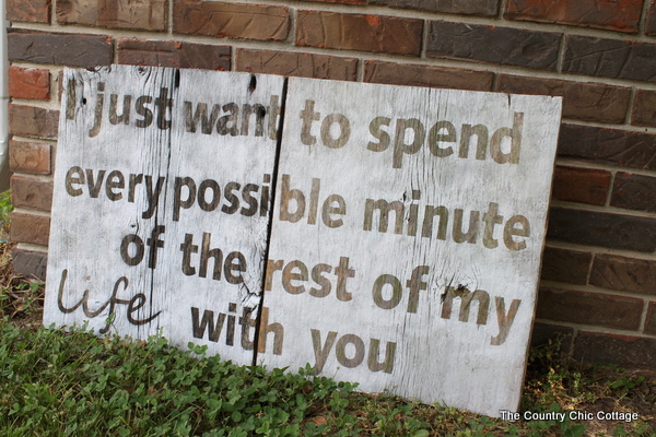 Do It Yourself Pallet Signs. So easy to make @beautyandbedlam