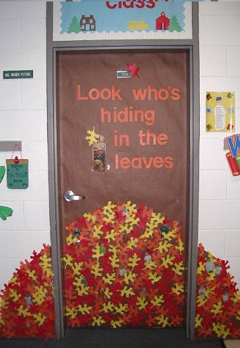 look-whos-hiding-in-the-leaves-classroom-door-decoration