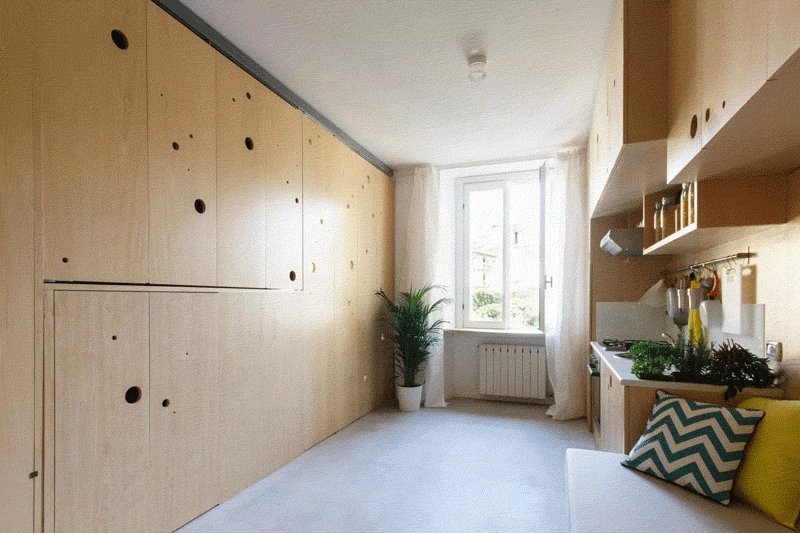 Small apartment in Milan opening divider wall