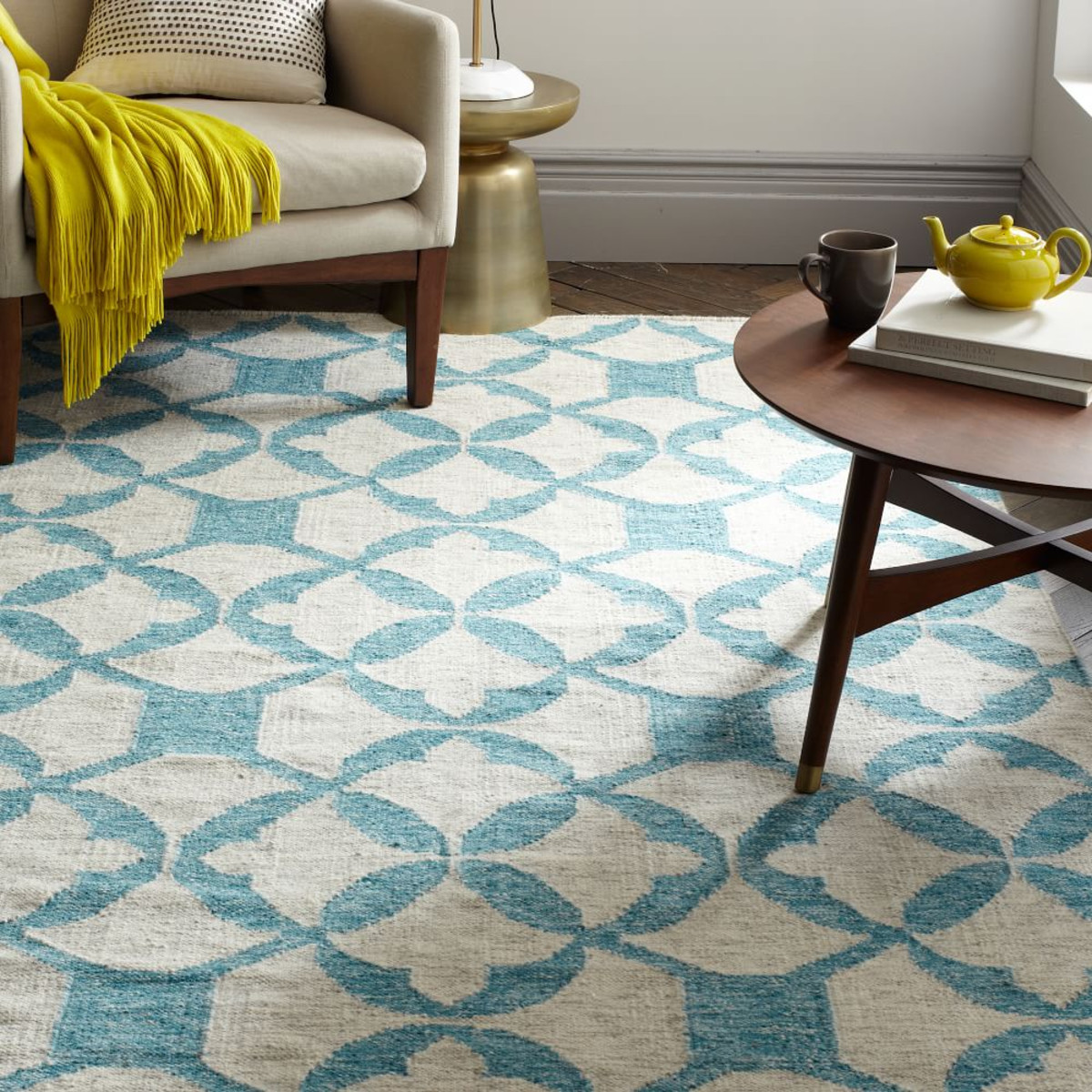 Quilt dark floor rug