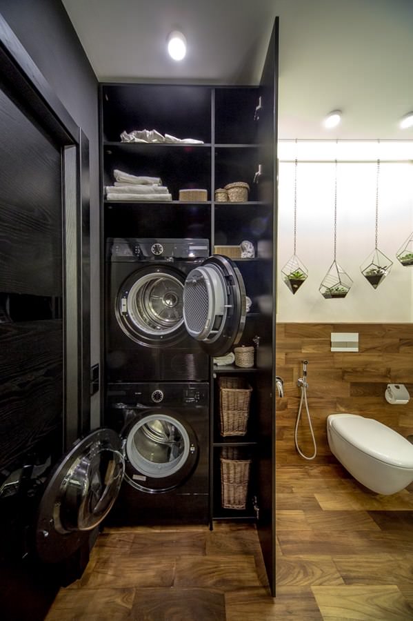 современный интерьер ванной комнаты с стиральной и сушильной машинами