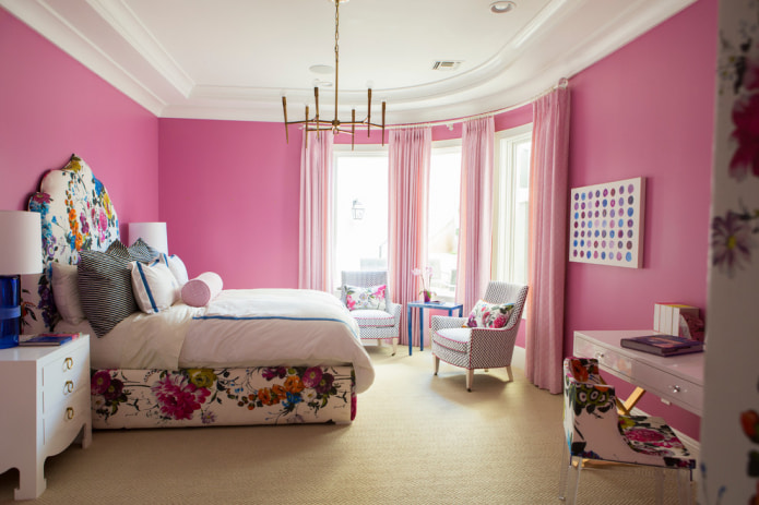 розовые стены в спальне