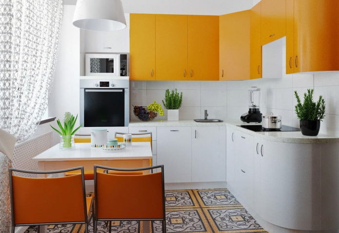 интерьер кухни в оранжево-белых тонах
