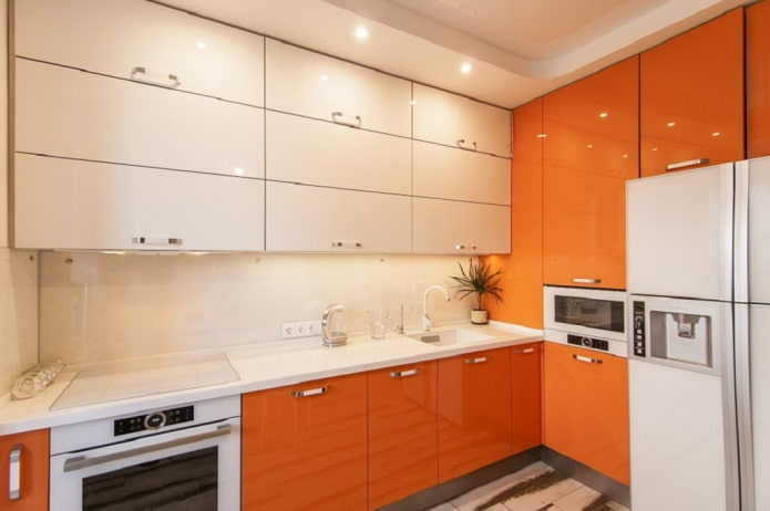 угловая кухня в оранжевых тонах
