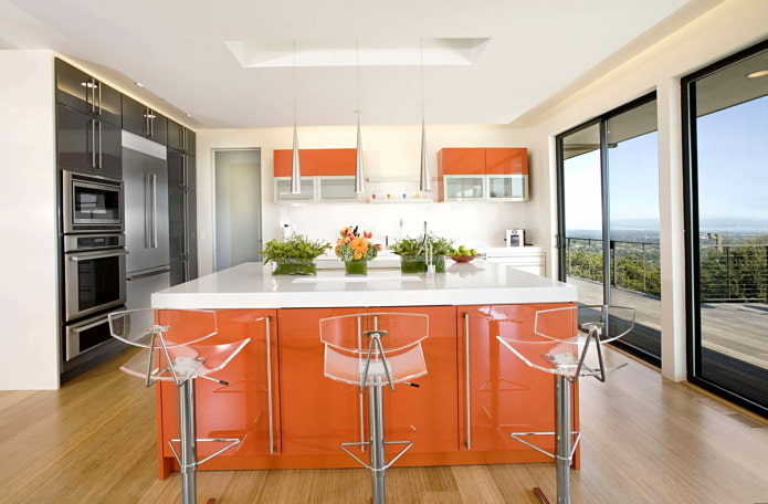 мебель и техника в интерьере кухни в оранжевых тонах