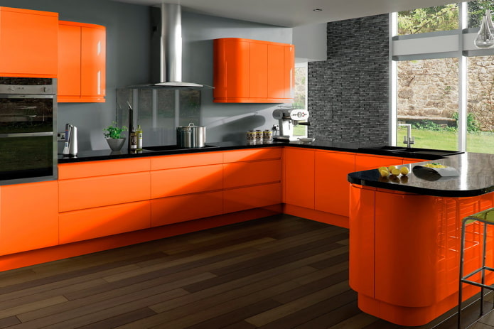 столешница в интерьере кухни в оранжевых тонах