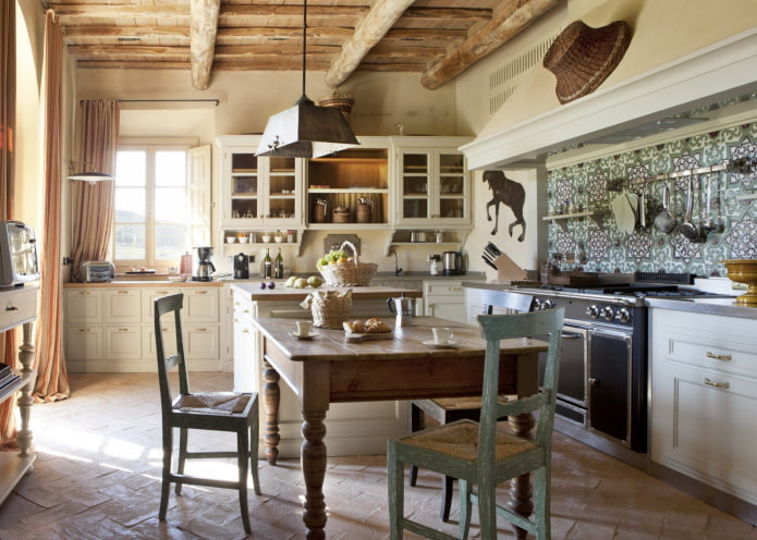 мебель в интерьере кухни в деревенской стилистике кантри