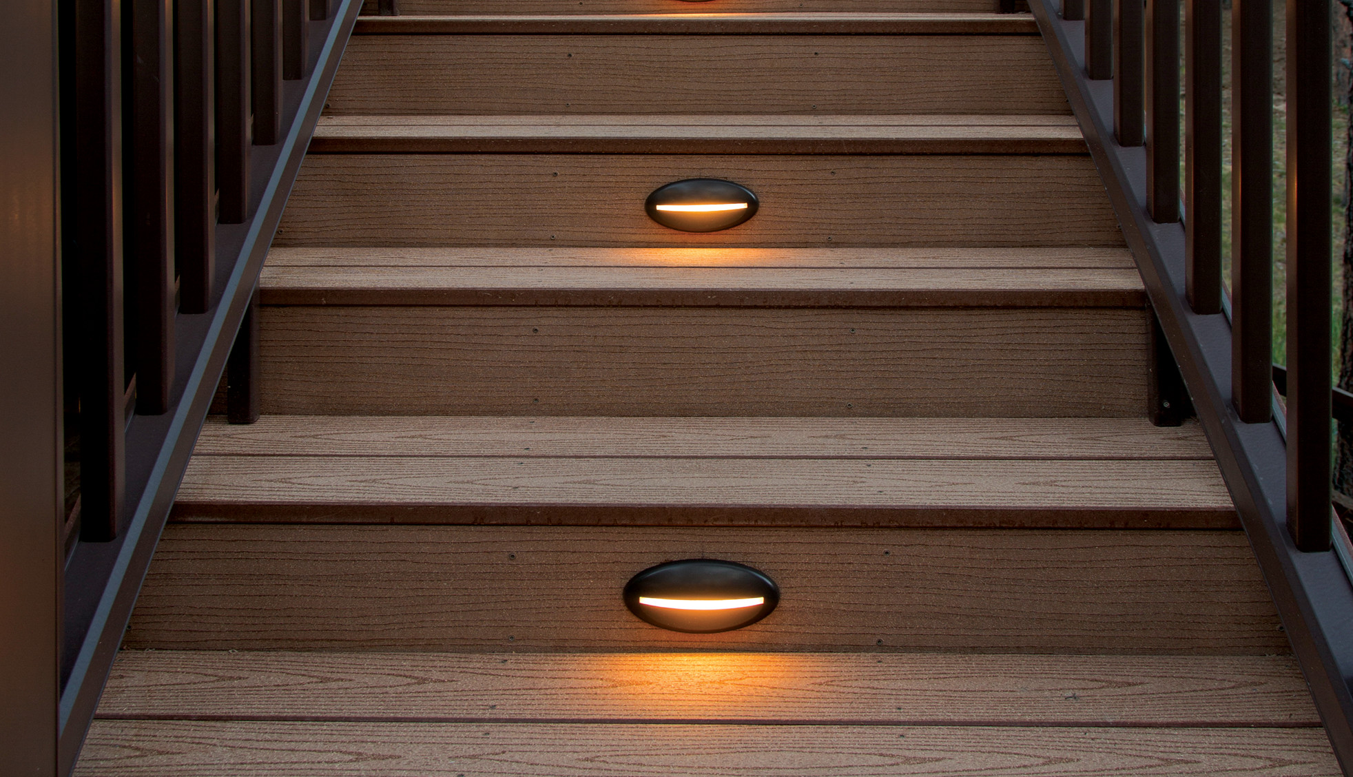 Светильник для подсветки лестницы