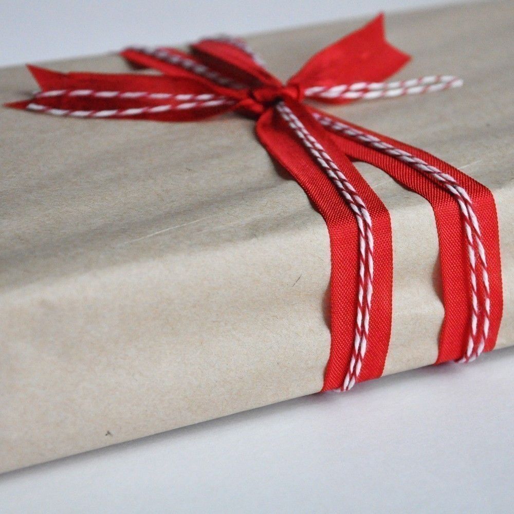 Полотенце в книге. Подарки и упаковка. Упаковать подарок. Идеи упаковки подарков. Красивая упаковка подарков.
