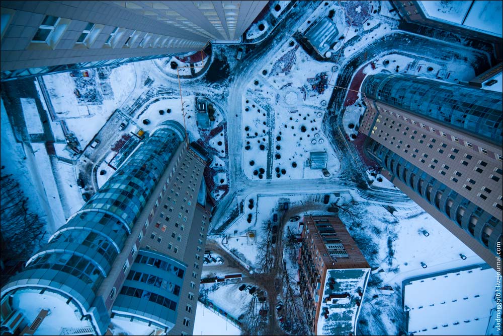 Сколько этажей в космосе. Москва зимой вид сверху. Вид с высотки вниз.