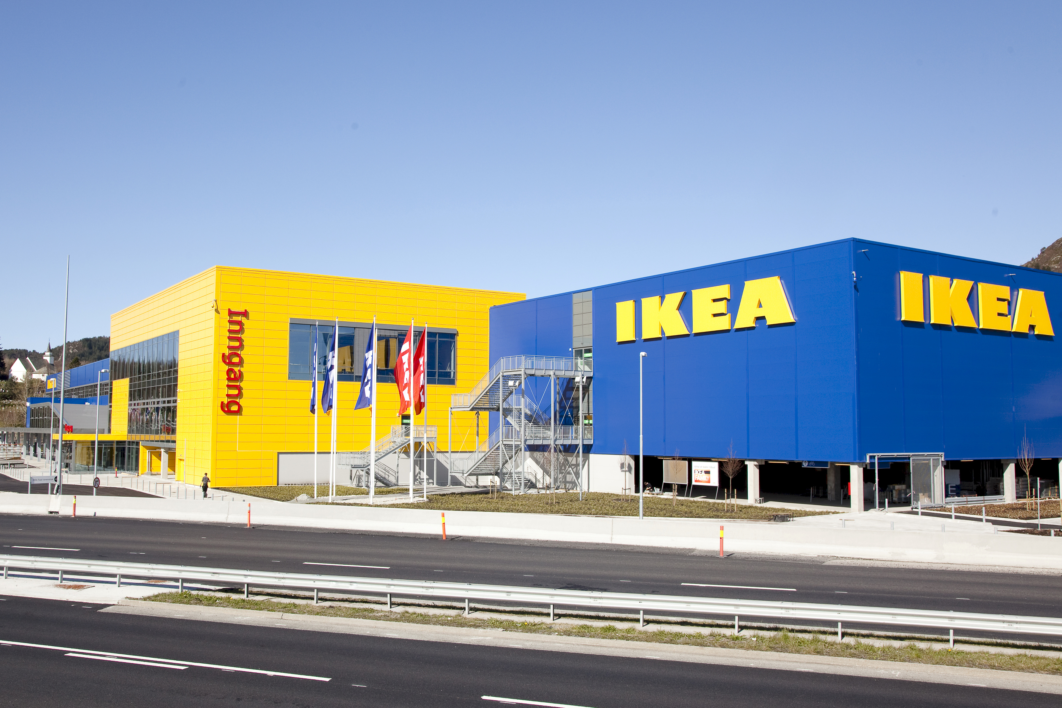 Икеа картинки. Ikea фасад магазина. Икеа вид снаружи. Икеа здание. Икеа в Москве вид снаружи.