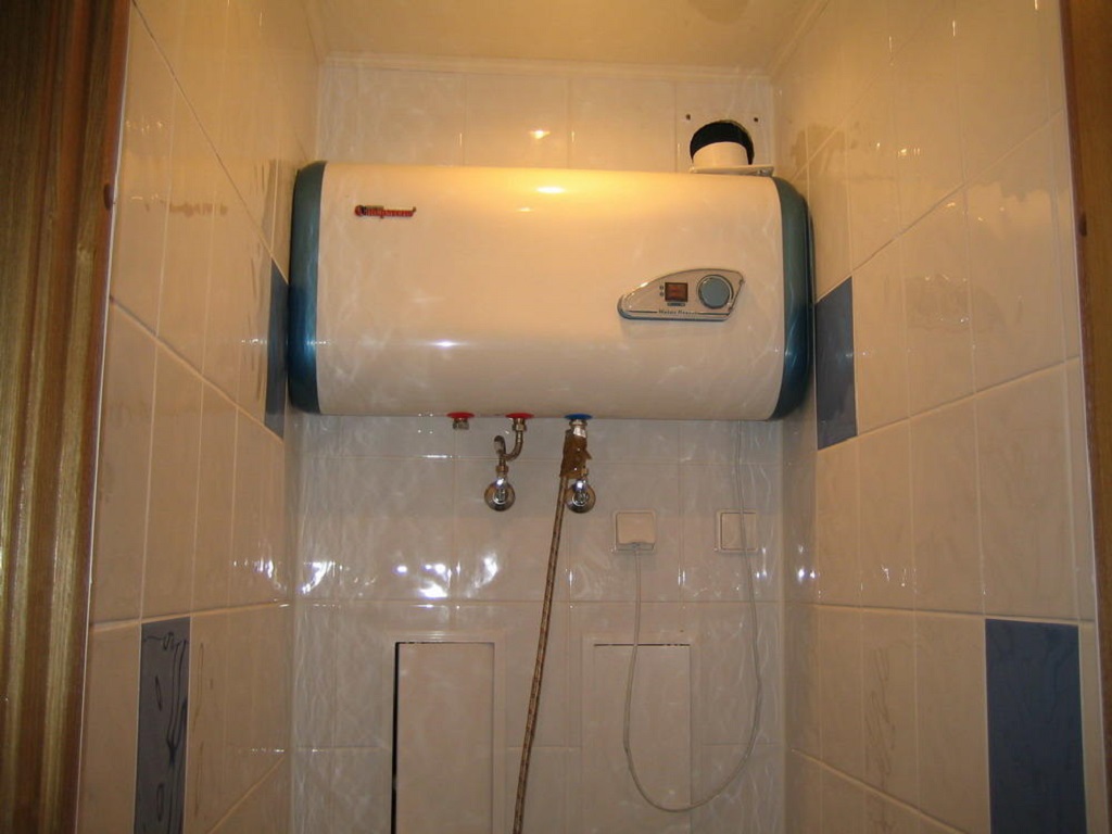 Водонагреватель накопительный в туалете дизайн фото