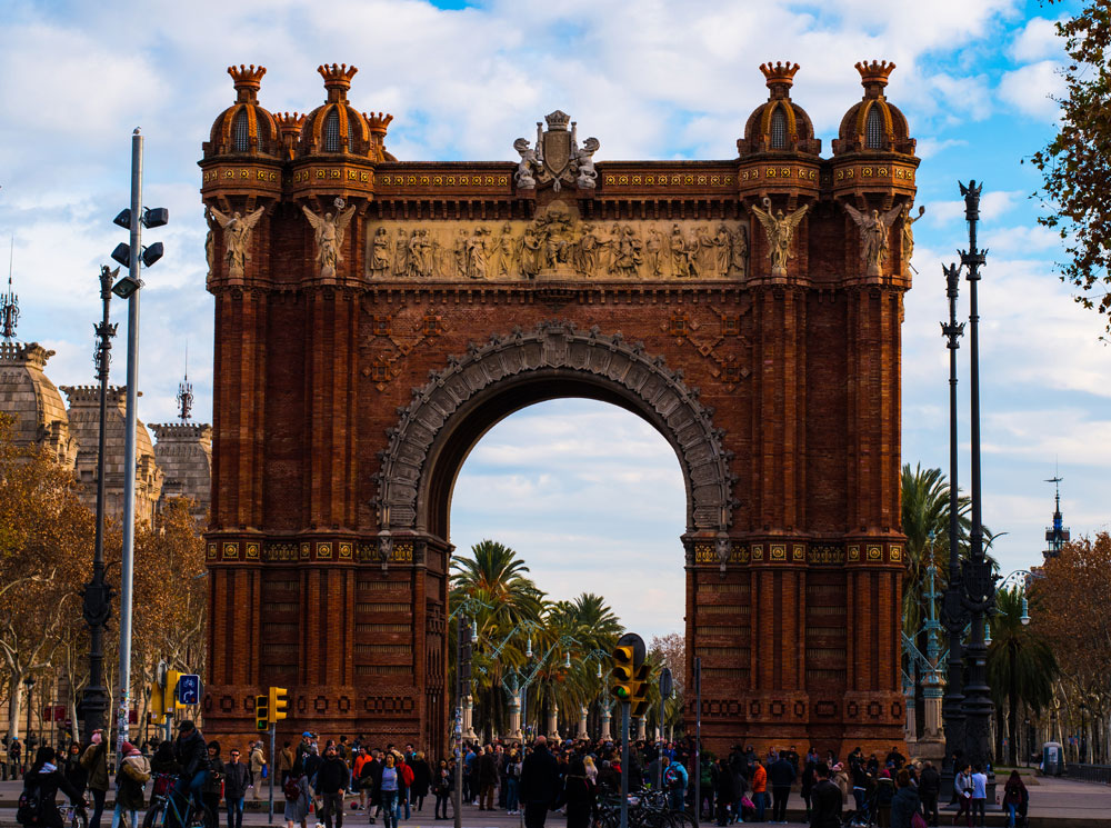 Арка кинопоиск. Триумфальная арка Барселона. Триумфальная арка Саратов. Триумфальная арка (Бухарест).
