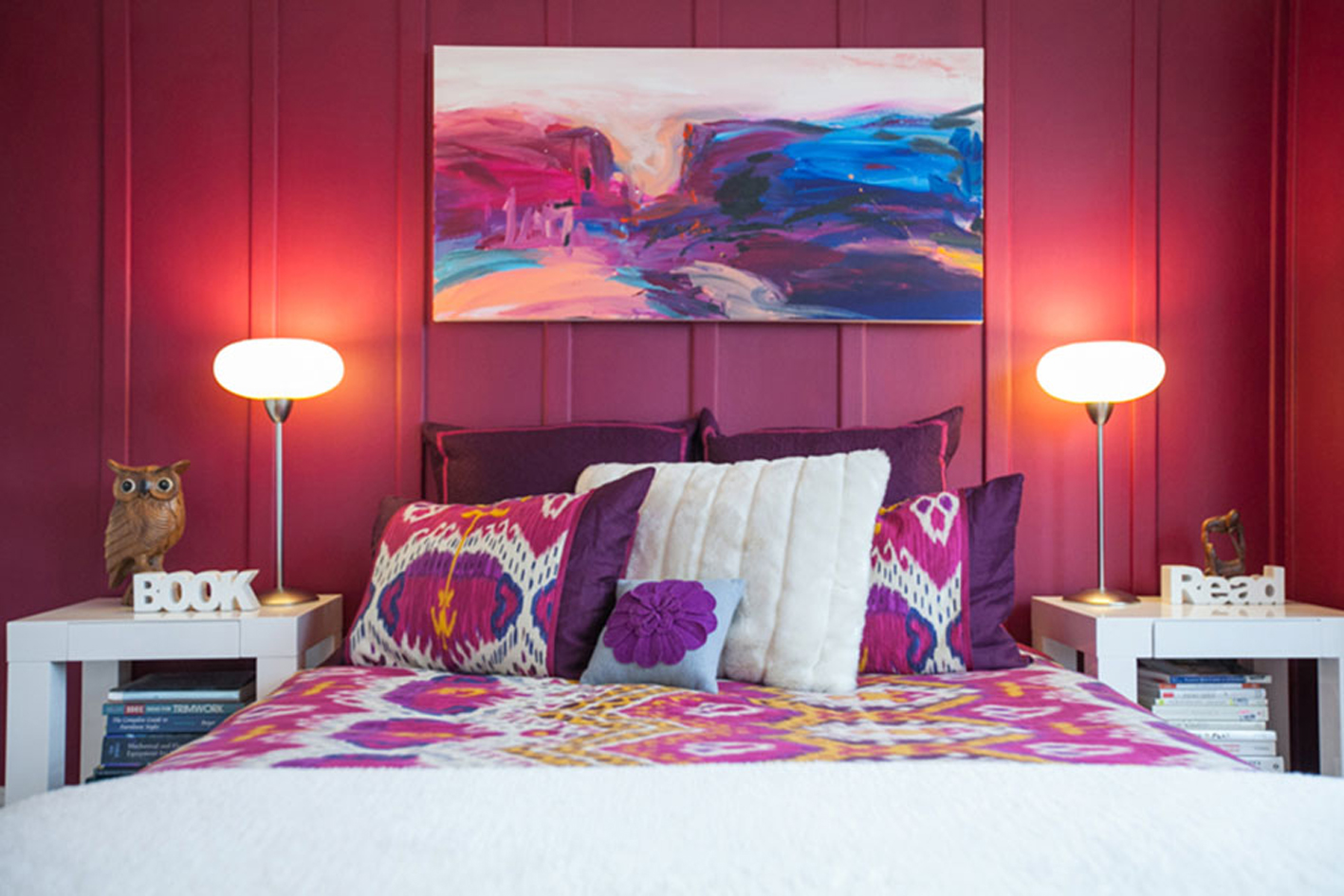 Красно-фиолетовая спальня