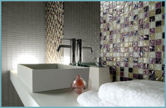 мозаика на стенах ванной