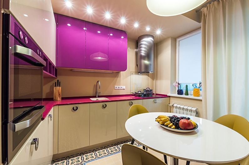 Дизайн фиолетовой кухни - Декор и освещение